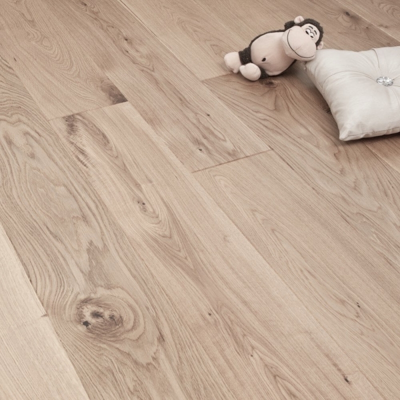 Clearance Woodland Robusta Oak Invisible UV Oil 20mm 8.88m2 left